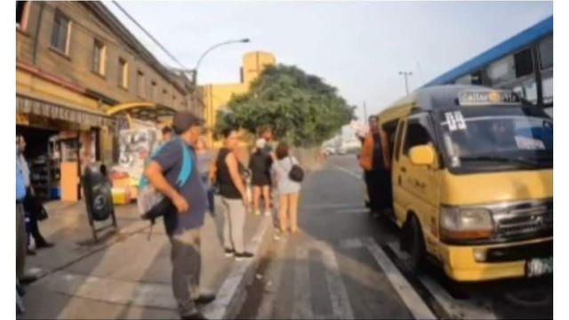 외국인 도와주는 페루 여자들,,