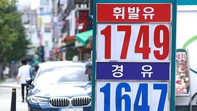 주유소 휘발유 가격 6주만에 하락 전환…