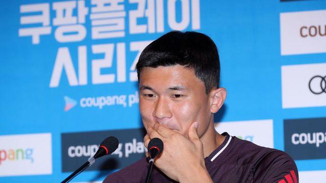 [IN LIVE] 김민재, 취재진 기다리다 인터뷰 지나쳤다 ...