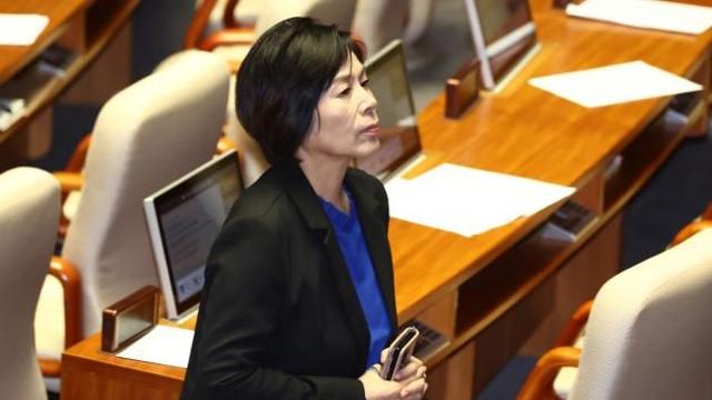 이진숙 탄핵소추안 국회 통과...이틀 만에 직무정지 