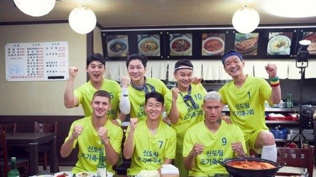 손흥민-김민재, 신도림 조기축구회 입단...환한 미소의 인증샷