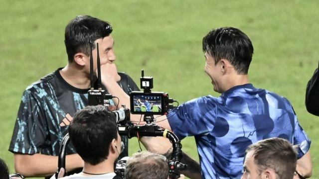 김민재 귓속말→손흥민 주먹질…SON-KIM '찐친 케미'→경기 후 진한 포옹