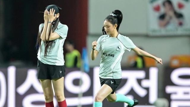 뉴진스, 전날 바이에른 선수와 함께 한 ‘시축 특훈’… 깔끔한 시축과 공연은 철저한 준비에서