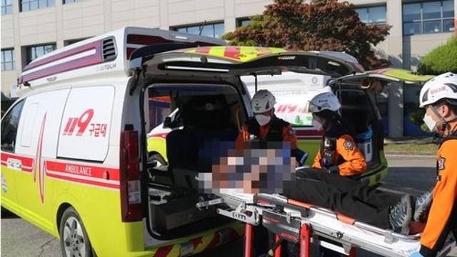 술 취해 쓰러진 30대, 구급차 안에서 119대원들에게 발길질
