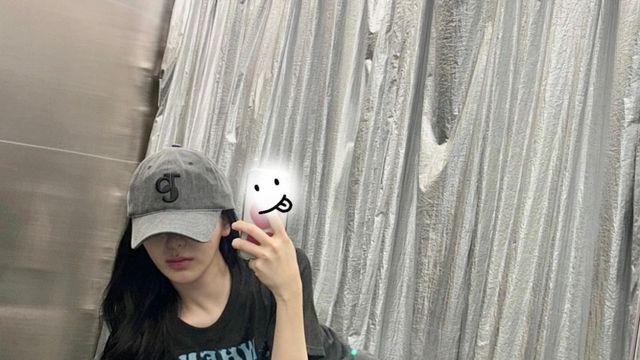 이채연, 힙한 매력 뽐내는 여친룩…'시크한 무드' 가득