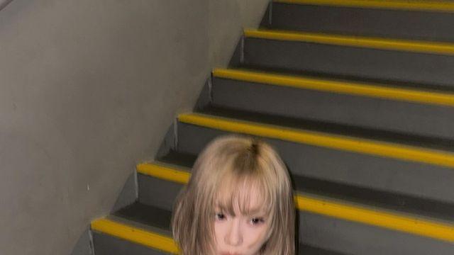 에스파 윈터, 찢청과 금발의 환상 조합