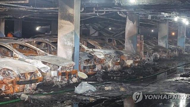 '벤츠 화재'가 쏘아올린 전기차 공포…신차 내놓은 자동차업계 '진땀'
