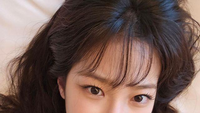 르세라핌 카즈하 일상룩, 숏 레깅스부터 미니스커트까지
