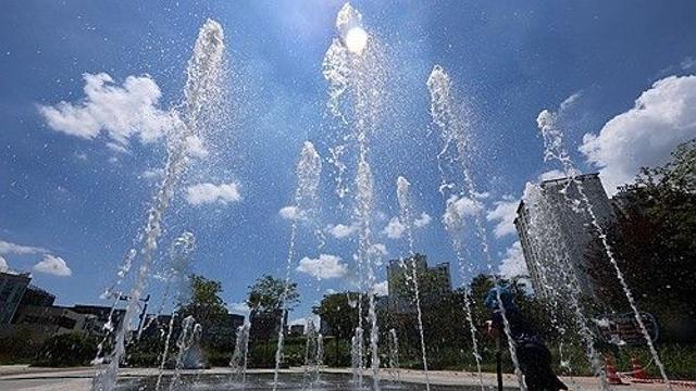 [내일날씨] 체감온도 35도 넘나드는 폭염…서울 낮 최고 33도