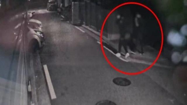 새벽 女 BJ 집 찾아간 남성들…
