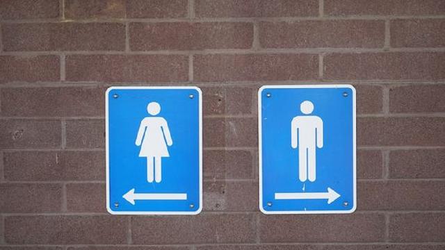 공원 여자화장실 침입한 30대 남성, 여성 위생용품 들고 나오다 '적발'