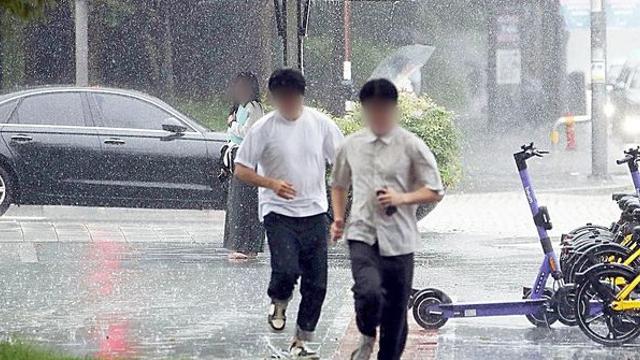 오늘 날씨 정말 심상치 않다…찜통더위 속 호의주의보급 '비' 내린다