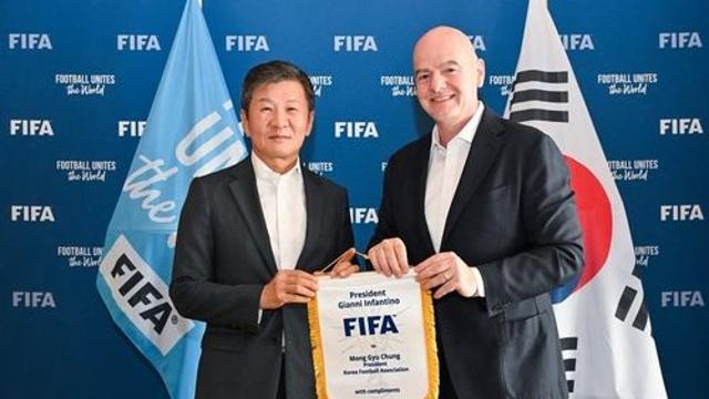 정몽규 축구협회장, 올림픽 열리는 파리서 FIFA 회장 만났다