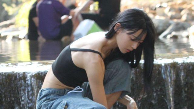 '육상계 카리나' 김민지, 소탈한 자연 속 일상룩