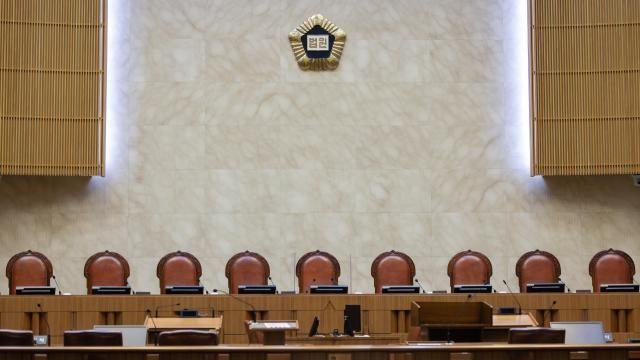 고교 교사 찾아가 흉기 휘두른 20대...징역 13년 확정