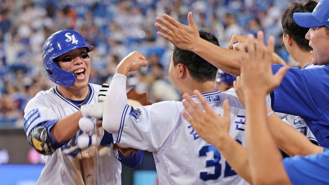 문득, 방망이 교체→동점 홈런…김영웅 