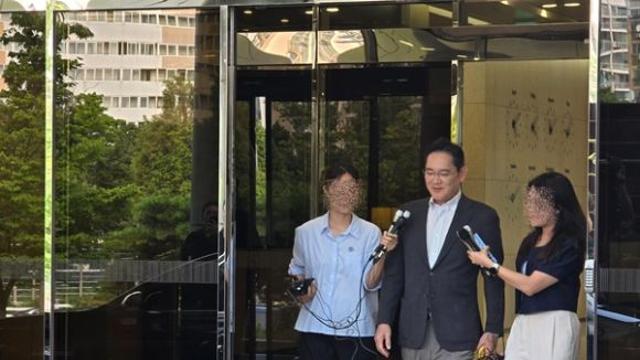 [현장] 파리서 돌아온 이재용 회장 