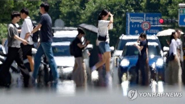 [날씨] 오늘 내륙 중심 비·소나기…푹푹 찌는 '한증막 더위' 계속