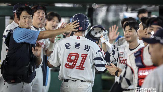 고승민·윤동희·손성빈 '슈퍼 자이언츠포' 쾅!…롯데, '56분 우천 중단' 뚫고 낙동강 더비+시즌 4연승 [사직:스코어]