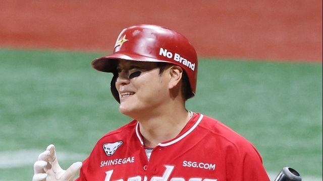 허를 찌른 추신수의 기습 번트, 이숭용 감독 