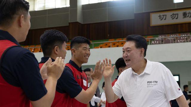 윤석열 대통령, 진해 해군기지서 특별한 여름휴가 보내