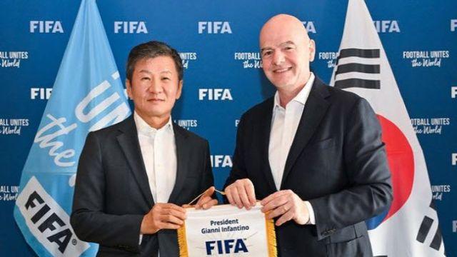 ‘40년 만에 올림픽 탈락’ 정몽규 회장, 파리서 FIFA 회장 만났다 [파리올림픽]