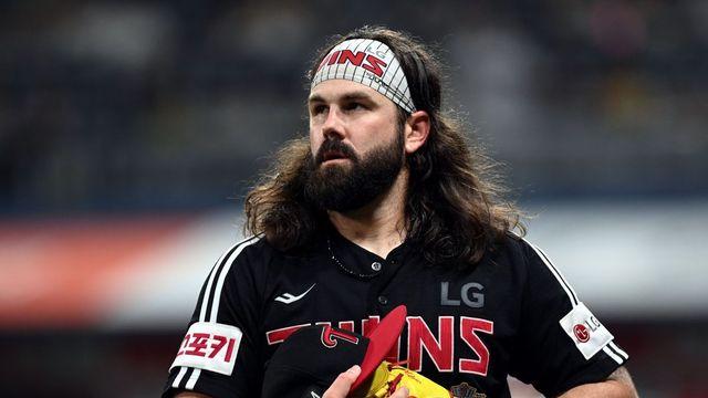 LG 떠난 켈리, 아버지 팀으로 '신시내티와 마이너 계약'