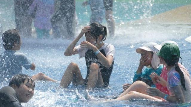 [오늘의 날씨] 강원·부산 40㎜ 소나기...낮 최고 35도 펄펄 '태풍 5호 예상경로'