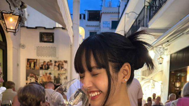 블랙핑크 리사, 어깨라인 돋보이는 러블리 노란 원피스