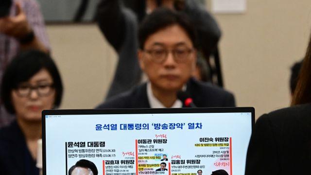[포토] 尹 대통령과 역대 방통위원장들
