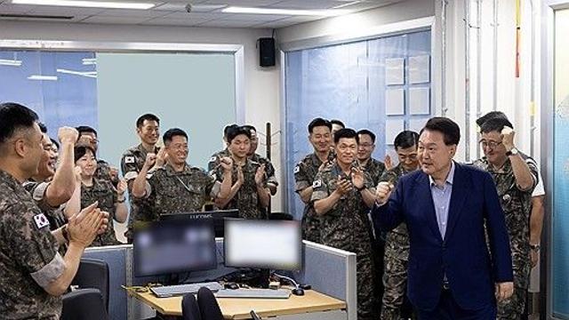尹, 계룡대서 '안보점검'으로 휴가 마무리…