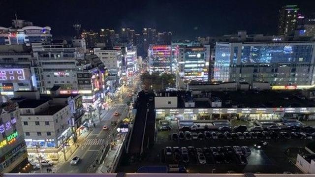 창원 유흥가에서 검찰 수배자, 여성 1명 붙잡고 도주