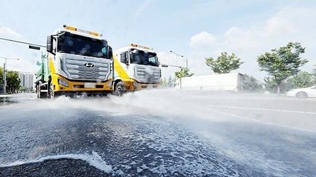 [날씨] '낮 최고 31∼35도' 무더위 계속…곳곳 소나기