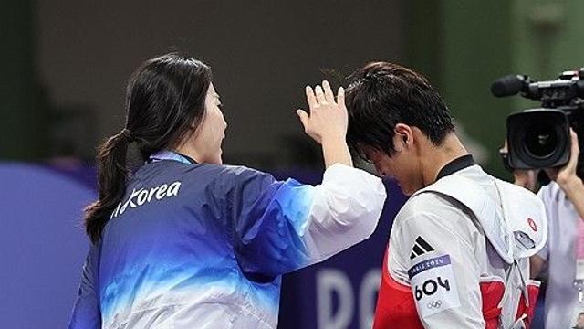 '코트 뛰어들어 항의' 태권도 오혜리 코치, 규정 어겨 경고받아