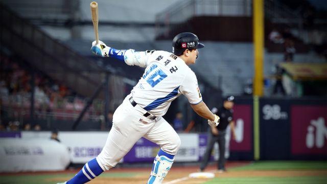 롯데 8월 4연승 깨졌다…'벤자민 호투+16안타' KT, 10-6 제압하고 '3연승 질주' [수원:스코어]