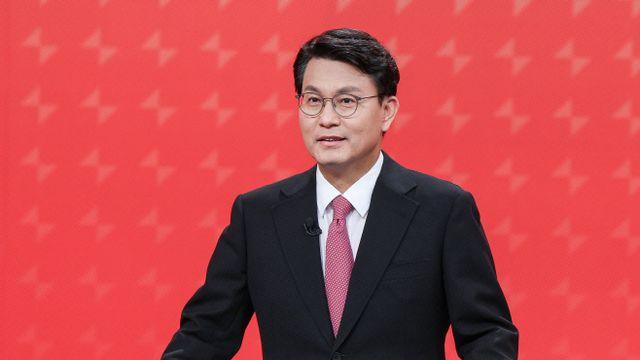 與윤상현 