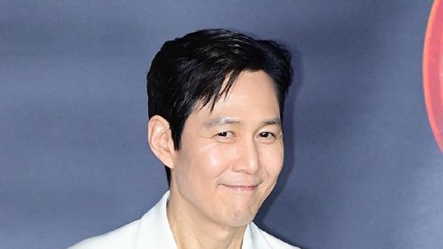 '경영권 갈등' 배우 이정재, 사기 혐의로 피소…