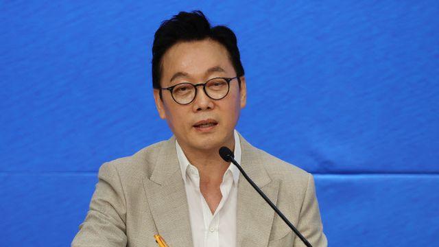 '이재명 비판 논란' 정봉주, 당원 야유 속 