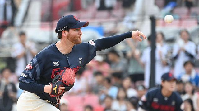 7회 2사에 이미 '105구'…반즈는 