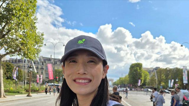 김연경, 파리에서 빛난 월드스타의 캐주얼룩
