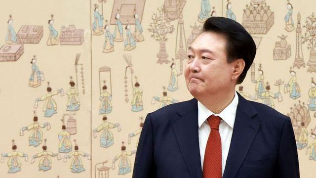 尹 지지율 33.6%...30%초반대 유지[리얼미터]