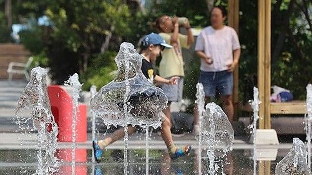 [날씨] 전국에 말복 더위 기승…서울 낮 최고 35도