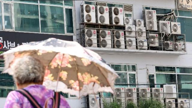 [오늘 날씨] 전국 최고 35도 '폭염'… 가만 있어도 땀 줄줄