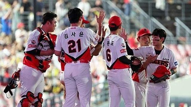 1위 KIA, 2위 LG, 3위 삼성, 나란히 승리…선두권 싸움 후끈(종합)