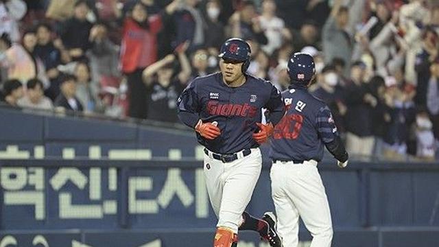 '시즌 첫 4안타' 롯데 전준우 