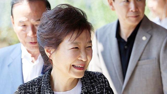 육영수 여사 서거 50주기 맞아 옥천 생가 방문한 박근혜 전 대통령 (사진)