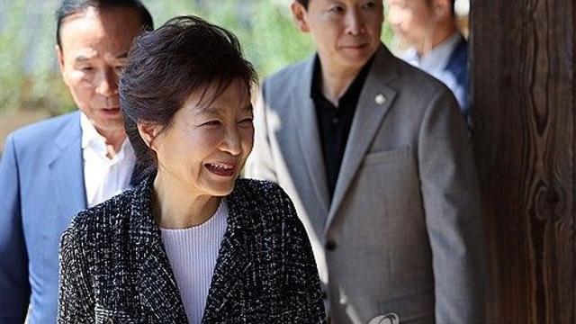 박근혜, 모친 육영수 여사 서거 50주기 맞아 옥천 생가 방문(종합)