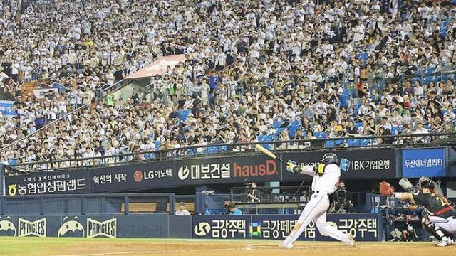 “광복절에 일본 선수를…” 한국 야구계에서 뜻밖의 논란이 불거졌다