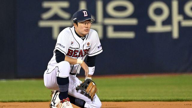 베테랑의 '허슬플레이' 그러나 부상…허경민, 손가락 부상으로 교체 [잠실 라이브]