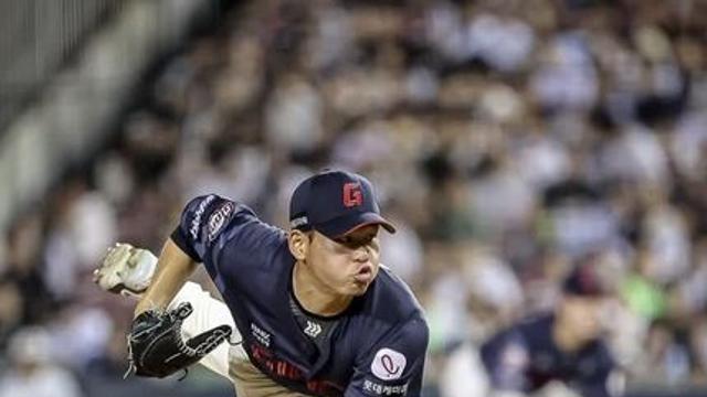 '볼넷 5개 내줬지만 1실점' 롯데 김진욱 